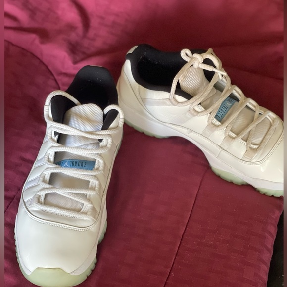 Jordan 11 lows - Picture 2 of 3